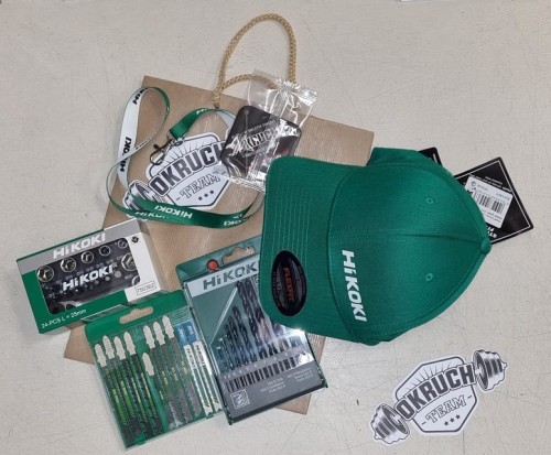Przejdź do produktu HIKOKI ORYGINALNY ZESTAW GADŻETÓW - BITY, WIERTŁA, BRZESZCOTY, CZAPKA , SMYCZ I ZAPACH DO SAMOCHODU OKRUCH TEAM